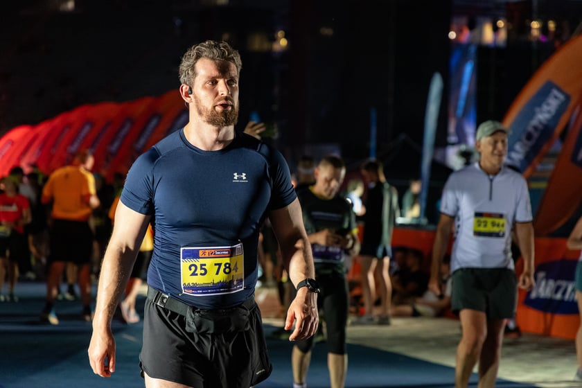 Powiększ obraz: 12. Tarczyński Nocny Wrocław Półmaraton
