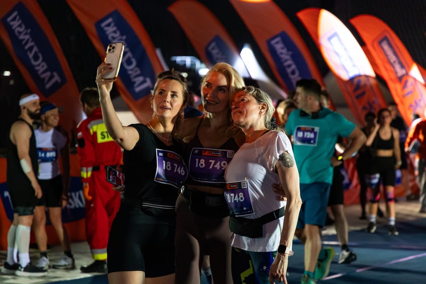 Powiększ obraz: 12. Tarczyński Nocny Wrocław Półmaraton