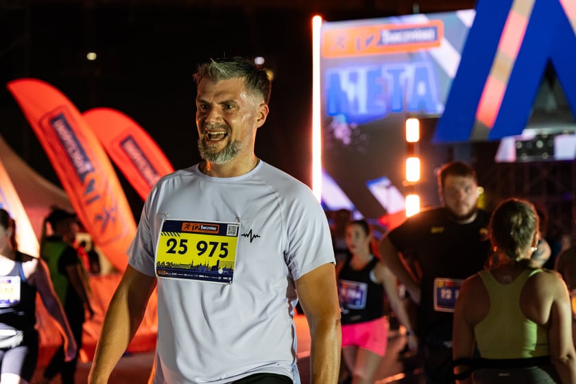 Powiększ obraz: 12. Tarczyński Nocny Wrocław Półmaraton