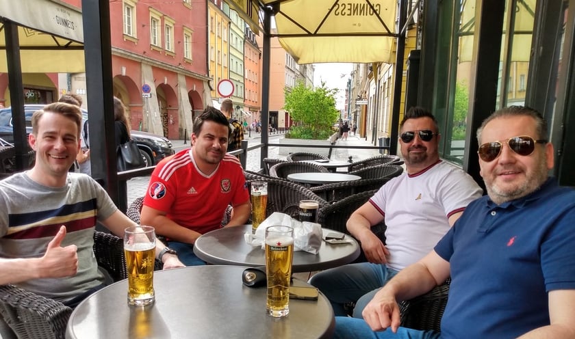 - Na pewno wygramy! - mówią kibice z Walii