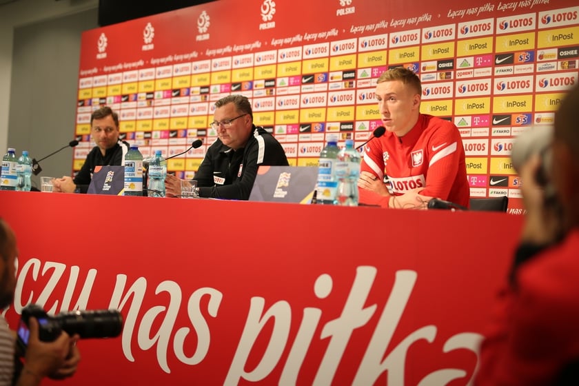Konferencja prasowa przed meczem z Walią, Czesław Michniewicz i Adam Buksa