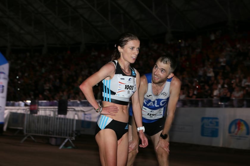 Nocny Półmaraton Wrocław 2022, uczestnicy, znajdź się na zdjęciach ze staru lub mety