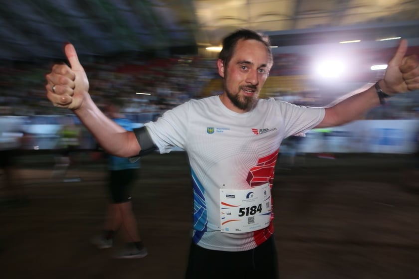 Nocny Półmaraton Wrocław 2022, uczestnicy, znajdź się na zdjęciach ze staru lub mety