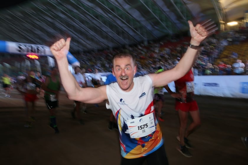 Nocny Półmaraton Wrocław 2022, uczestnicy, znajdź się na zdjęciach ze staru lub mety