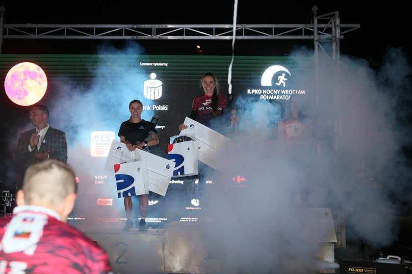 Nocny Półmaraton Wrocław 2022, uczestnicy, znajdź się na zdjęciach ze staru lub mety