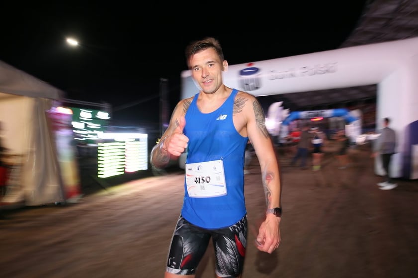 Nocny Półmaraton Wrocław 2022, uczestnicy, znajdź się na zdjęciach ze staru lub mety
