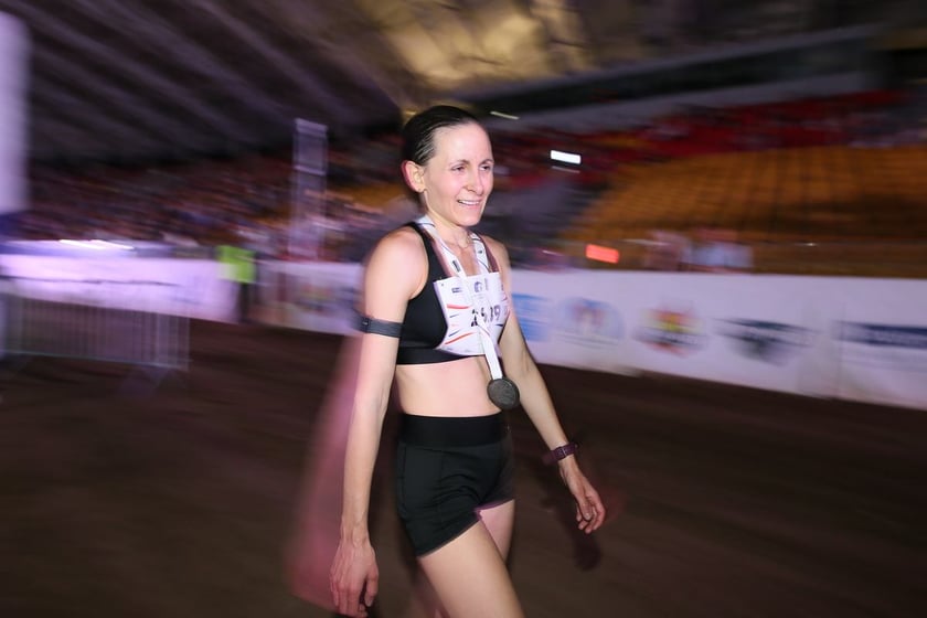 Nocny Półmaraton Wrocław 2022, uczestnicy, znajdź się na zdjęciach ze staru lub mety