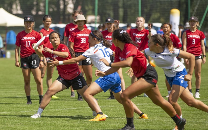 Na wrocławskich Polach Marsowych rozgrywane są zawody o mistrzostwo świata do lat 20 i mistrzostwo Europy do lat 17