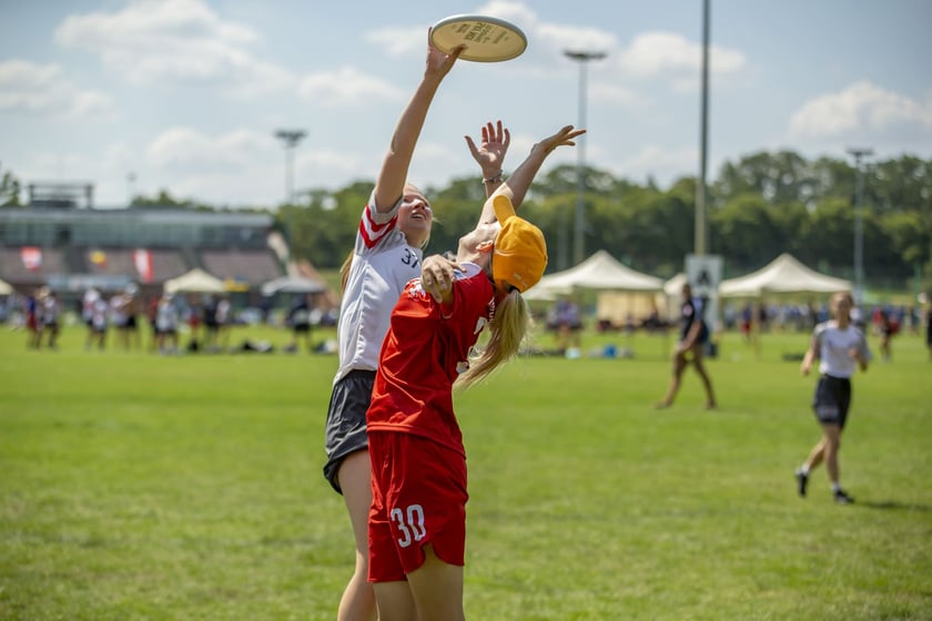 Na wrocławskich Polach Marsowych rozgrywane są zawody o mistrzostwo świata do lat 20 i mistrzostwo Europy do lat 17