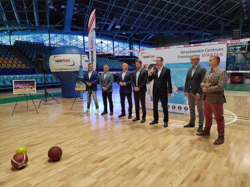 ?Tanie Granie? to miejski program wsparcia dla wrocławskich drużyn sportowych, które mogą nieodpłatnie korzystać m.in. z Hali Orbita