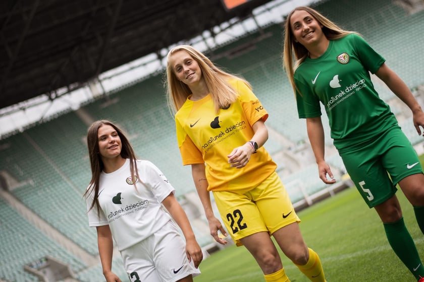 Zawodniczki WKS Śląsk Wrocław zagrają w koszulkach z logotypem Fundacji ?Na Ratunek Dzieciom z Chorobą Nowotworową?