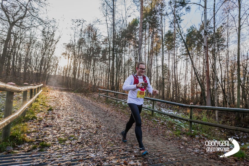 Półmaraton Kocich Gór ? KOCUR, 19 listopada, Oborniki Śląskie. Półmaraton po leśnych trasach i polnych, malowniczych terenach Wzgórz Trzebnickich? Okazuje się, że wcale nie trzeba jechać w góry, aby zaliczyć naprawdę wymagający bieg. Bieg przełajowy i marsz nordic walking organizuje tutejsza Grupa Biegowa Oborygeni. ? W lecie w Obornikach Śląskich jest jak w Australii. Poznasz bezkres zieleni, która kusi zapachem dębów, jesionów, jaworów, modrzewi i sosen ? rozbudzisz w sobie potrzebę przygody ? przekonują.