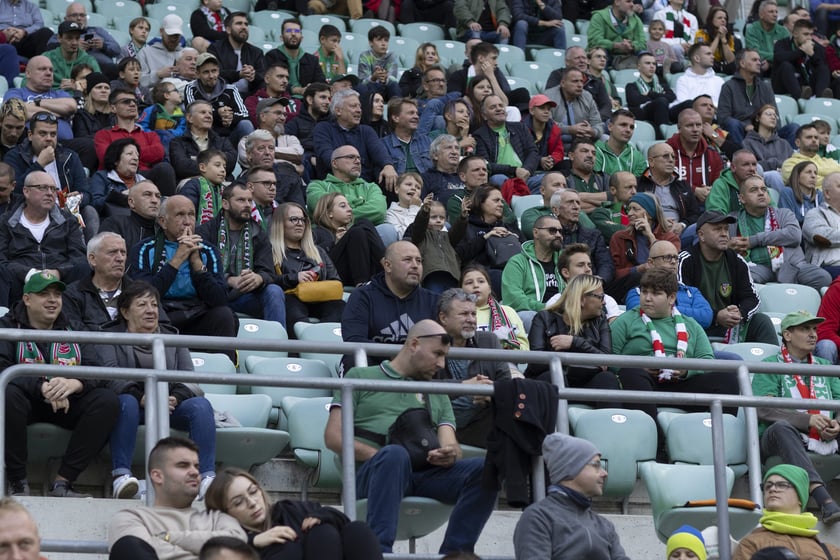 Zdjęcia kibiców z meczu Śląsk Wrocław - Jagiellonia Białystok na Tarczyński Arena, 23 października 2022 r.