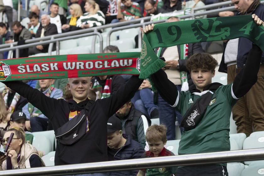 Zdjęcia kibiców z meczu Śląsk Wrocław - Jagiellonia Białystok na Tarczyński Arena, 23 października 2022 r.