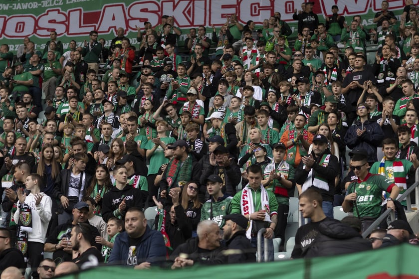 Zdjęcia kibiców z meczu Śląsk Wrocław - Jagiellonia Białystok na Tarczyński Arena, 23 października 2022 r.