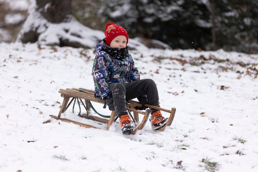 Wzgórze Gajowickie, nazywane również Górką Pafawagu. Położone jest przy ul. Pretficza i ma łagodny zjazd, dlatego świetnie sprawdzi się dla młodszych dzieci.