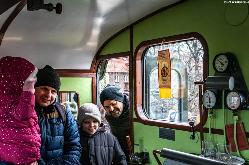 Przejazd zabytkowymi pociągami po Wrocławiu, 12.03.2023
