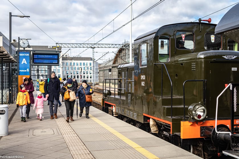 Przejazd zabytkowymi pociągami po Wrocławiu, 12.03.2023