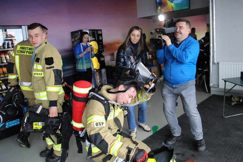 Uczestnicy biegu na Sky Tower