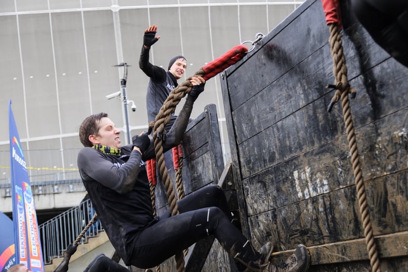 Zawody Runmageddon na Tarczyński Arena na Pilczycach we Wrocławiu