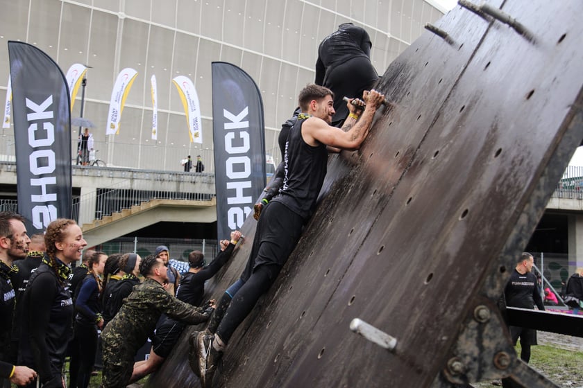 Zawody Runmageddon na Tarczyński Arena na Pilczycach we Wrocławiu