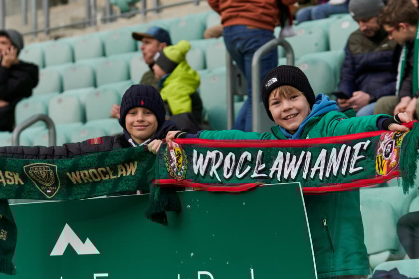Kibice na trybunach Tarczyński Arena we Wrocławiu, mecz Śląsk Wrocław - Piast Gliwice, 06.04.2023