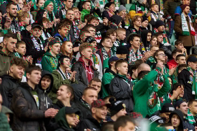 Kibice na trybunach Tarczyński Arena we Wrocławiu, mecz Śląsk Wrocław - Piast Gliwice, 06.04.2023