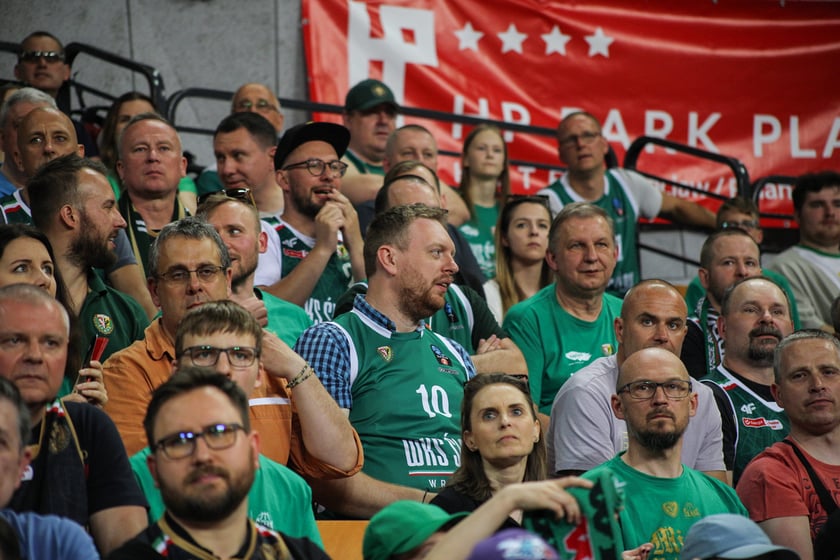 Kibice na meczu Śląsk - Legia w Hali Stulecia