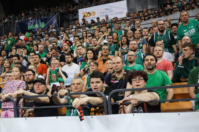 Kibice na meczu Śląsk - Legia w Hali Stulecia