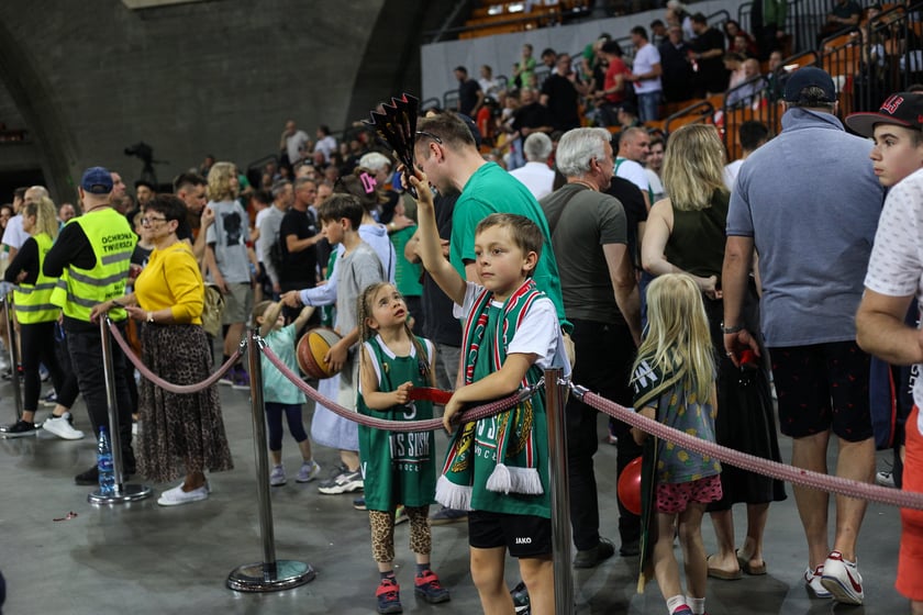 Kibice na meczu Śląsk - Legia w Hali Stulecia