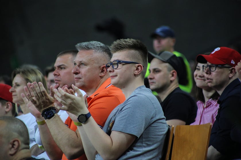Kibice na meczu Śląsk - Legia w Hali Stulecia