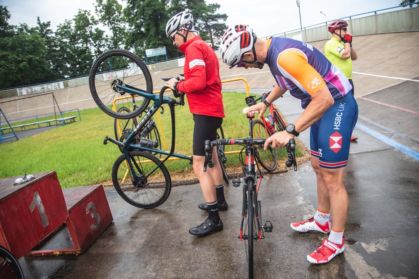 Uczestnicy charytatywnego rajdu zorganizowanego przez grupę Do Celu