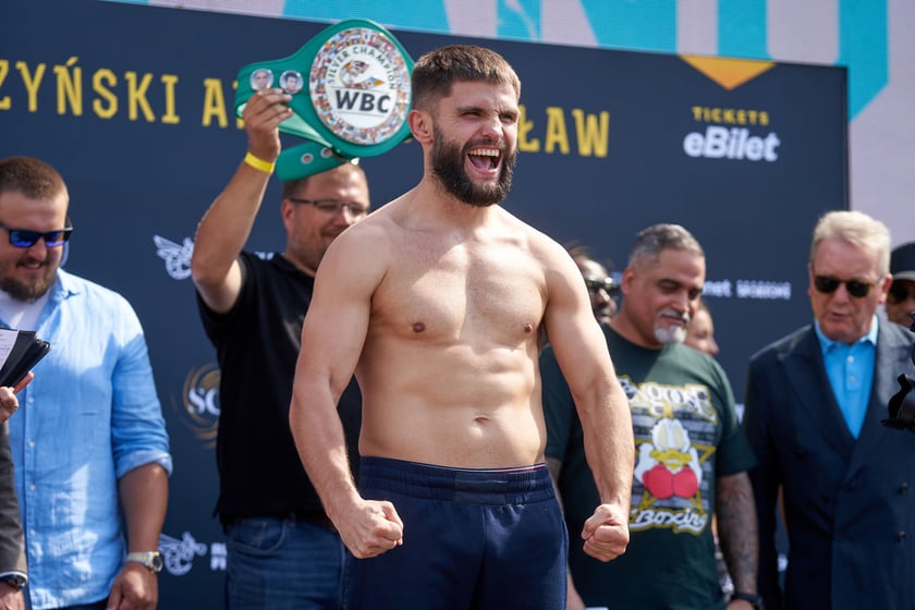 Ceremonia ważenia zawodników przezwieczorem bokserskim na Tarczyński Arena, którego kulminacją będzie walka Usyk - Dubois