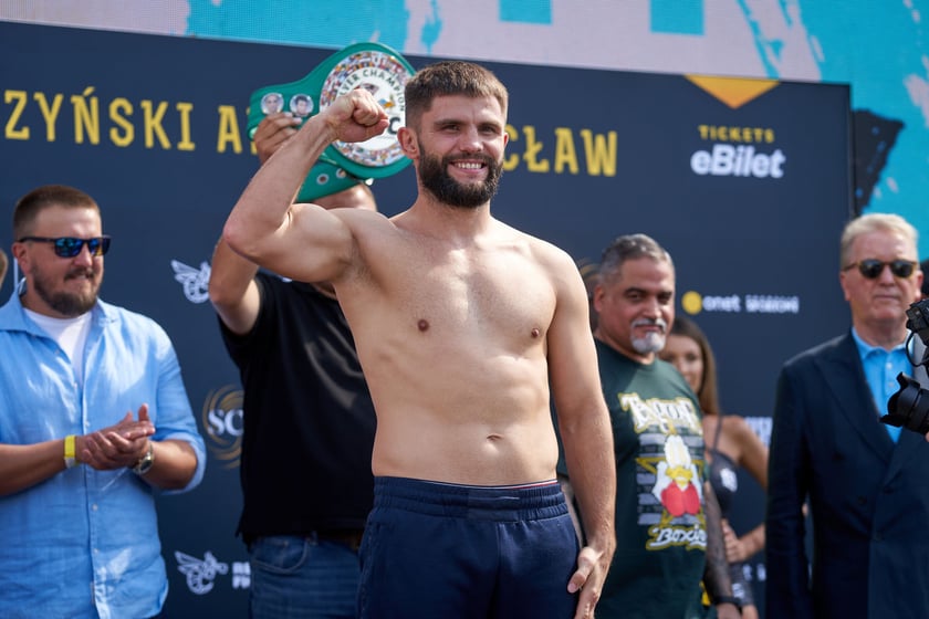 Ceremonia ważenia zawodników przezwieczorem bokserskim na Tarczyński Arena, którego kulminacją będzie walka Usyk - Dubois