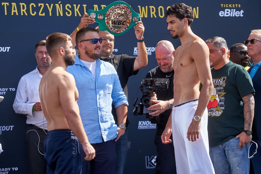 Ceremonia ważenia zawodników przezwieczorem bokserskim na Tarczyński Arena, którego kulminacją będzie walka Usyk - Dubois