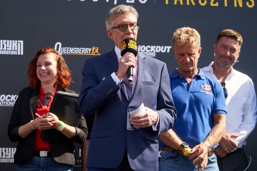 Ceremonia ważenia zawodników przezwieczorem bokserskim na Tarczyński Arena, którego kulminacją będzie walka Usyk - Dubois