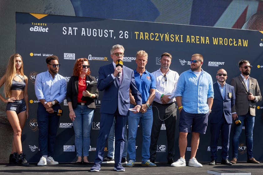 Ceremonia ważenia zawodników przezwieczorem bokserskim na Tarczyński Arena, którego kulminacją będzie walka Usyk - Dubois