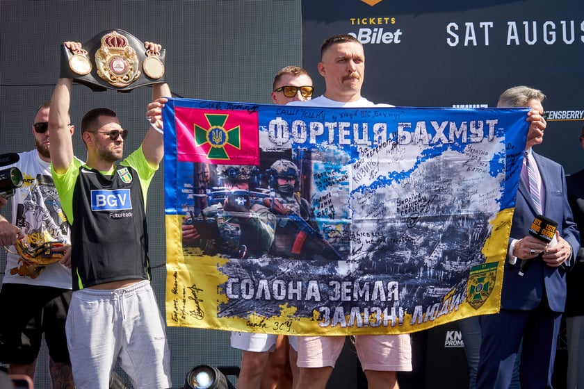 Ceremonia ważenia zawodników przezwieczorem bokserskim na Tarczyński Arena, którego kulminacją będzie walka Usyk - Dubois