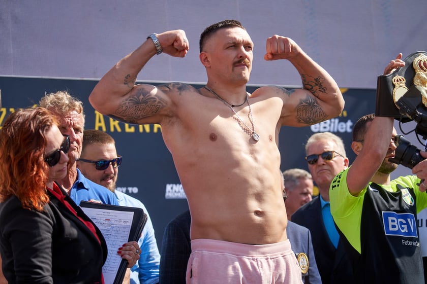Ceremonia ważenia zawodników przezwieczorem bokserskim na Tarczyński Arena, którego kulminacją będzie walka Usyk - Dubois