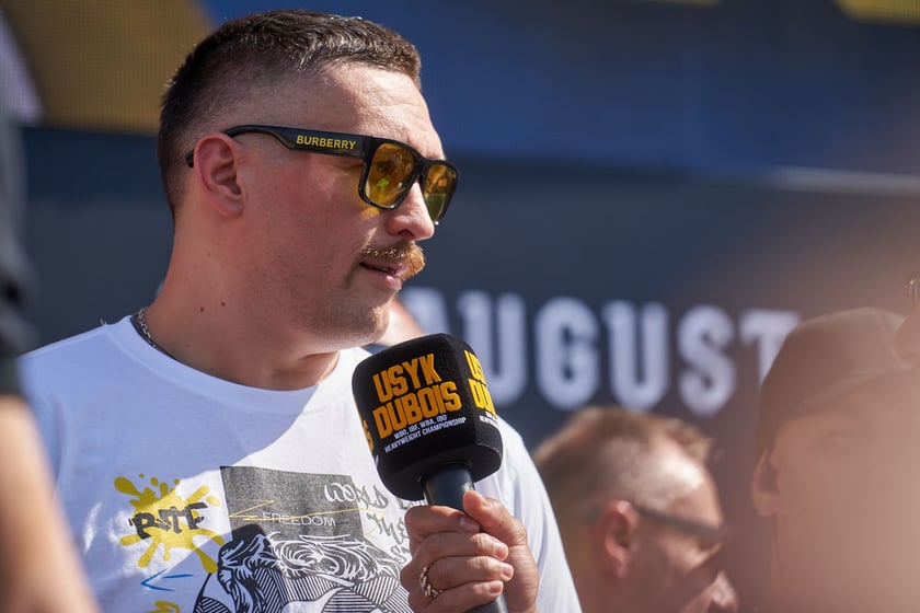 Ceremonia ważenia zawodników przezwieczorem bokserskim na Tarczyński Arena, którego kulminacją będzie walka Usyk - Dubois