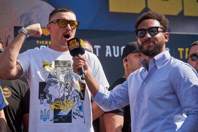 Ceremonia ważenia zawodników przezwieczorem bokserskim na Tarczyński Arena, którego kulminacją będzie walka Usyk - Dubois