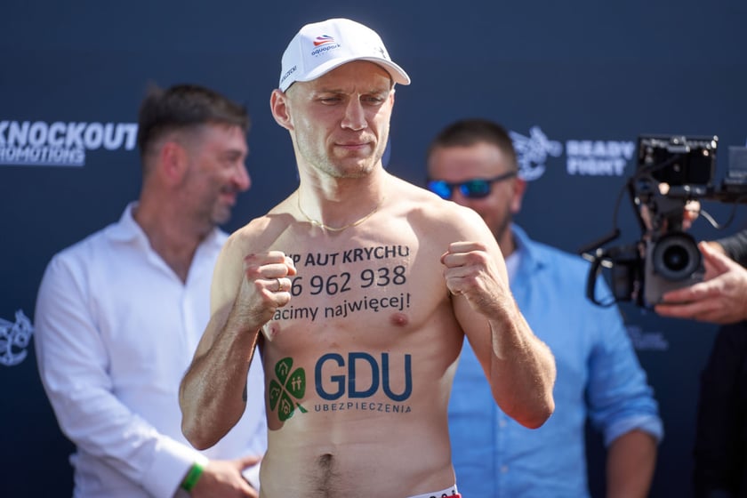 Ceremonia ważenia zawodników przezwieczorem bokserskim na Tarczyński Arena, którego kulminacją będzie walka Usyk - Dubois
