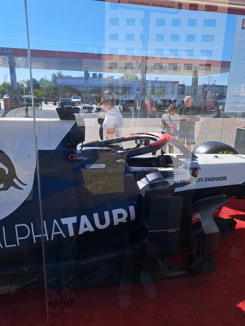 Bolid AlphaTauri jwe Wrocławiu