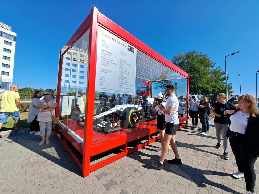 Bolid AlphaTauri jwe Wrocławiu
