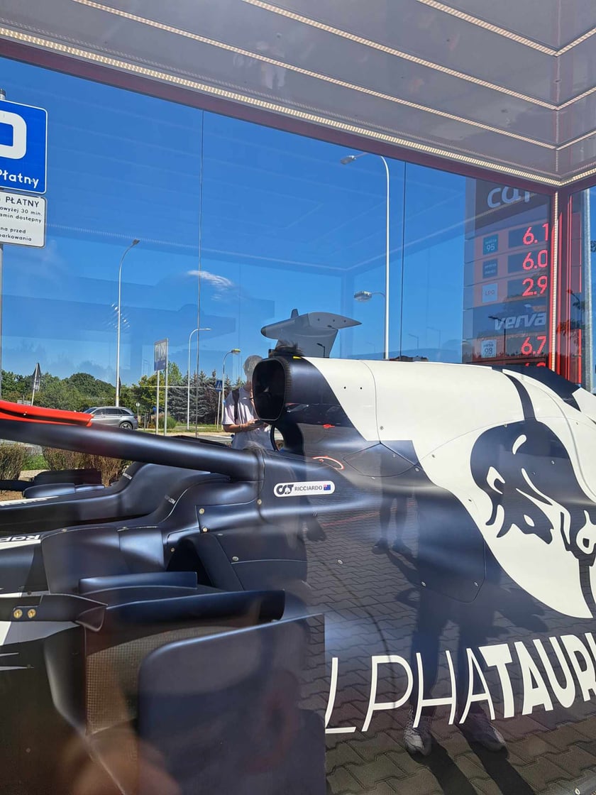 Bolid AlphaTauri jwe Wrocławiu