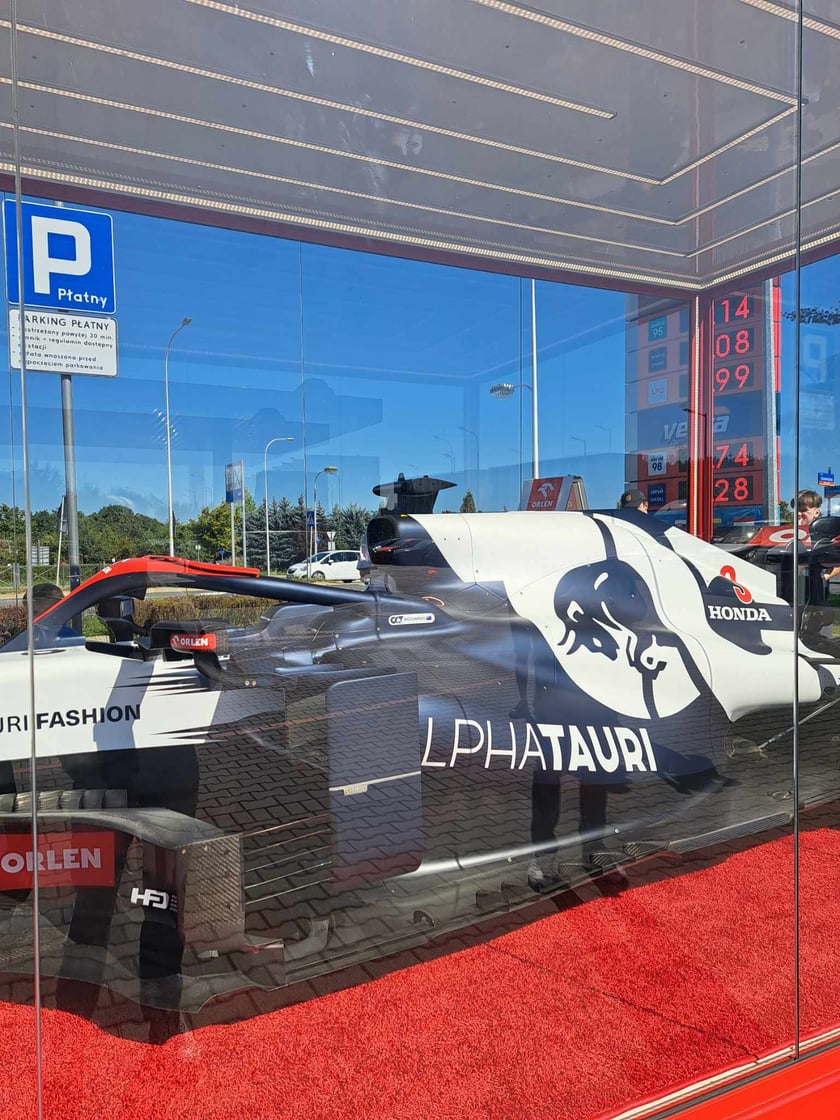 Bolid AlphaTauri jwe Wrocławiu