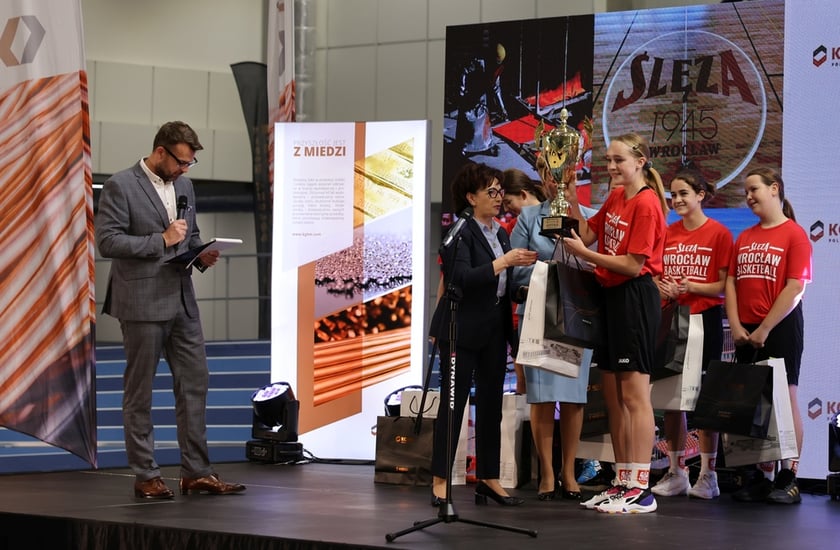 Mistrzynie polski w koszyk&oacute;wce w kategorii do 13 lat z Akademii Koszyk&oacute;wki Ślęzy Wrocław
