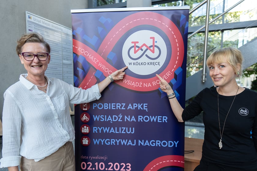 Monika Kozłowska-Święconek i Urszula Jagielnicka, spotkanie o akcji "W k&oacute;łko kręcę" w urzędzie miejskim, 28 września 2023