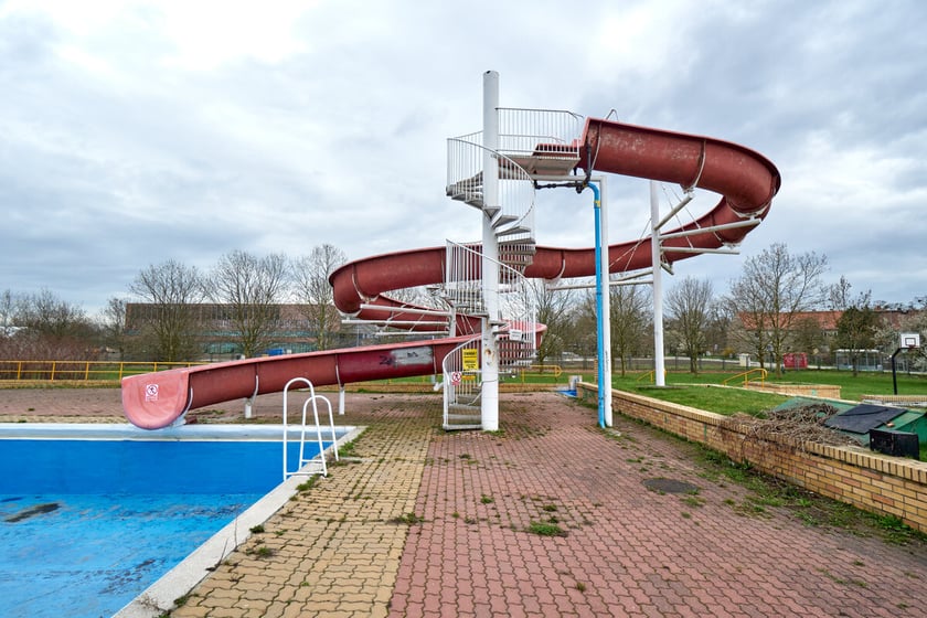 Teren dawnego kąpieliska na Kłokoczycach - stan udokumentowany na fotografii w  marcu 2023.
