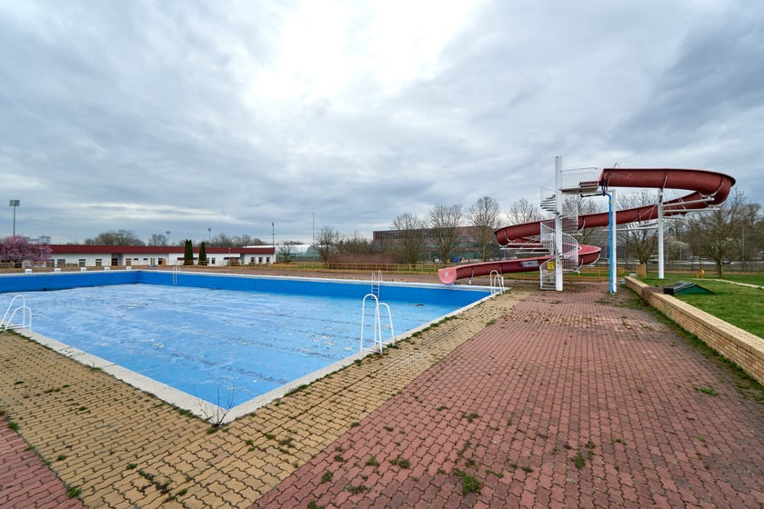 Teren dawnego kąpieliska na Kłokoczycach - stan udokumentowany na fotografii w  marcu 2023.